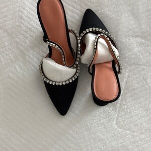 Elegant Black Women's Shoes with Rhinestone Detailing